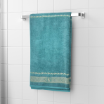 Badetuch „Seafoam olympian“. Badetücher, 70x140 cm. Türkisfarbenes handtuch mit griechischem goldornament am unteren rand