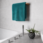 Badetuch „Teal Softness“, 70x140 cm. Satt blaugrüne handtücher mit feiner, dezenter struktur Badetuch „Teal Softness“, 70x140 cm. Satt blaugrüne handtücher mit feiner, dezenter struktur