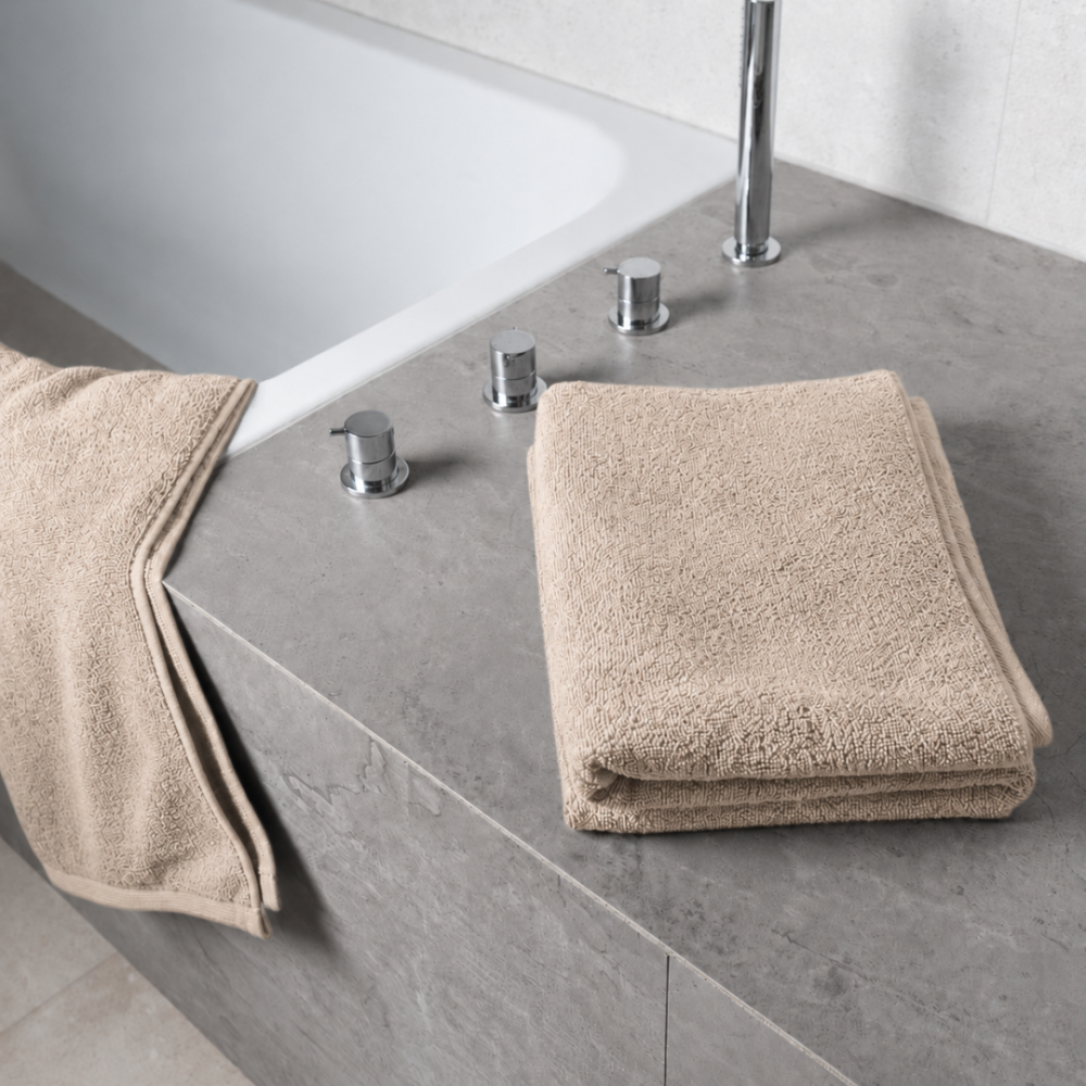 Badetuch „Toffee towel“, 70x140 cm. Zusammengelegtes handtuch in sanftem sandbeige