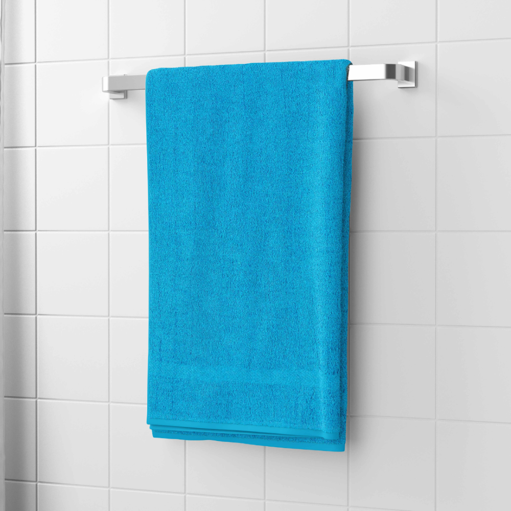 Badetuch „Turquoise Economic Towel“. Badetücher, 60x35 cm, 100x45 cm. Leuchtend türkisfarbenes handtuch mit goldenem griechenglockenmuster