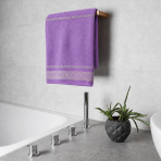 Badetuch „Violet olympian“, 50x100 cm, 70x140 cm. Elegantes handtuch, das eine gemütliche und stilvolle atmosphäre im badezimmer schafft. Badetuch „Violet olympian“, 50x100 cm, 70x140 cm. Elegantes handtuch, das eine gemütliche und stilvolle atmosphäre im badezimmer schafft.