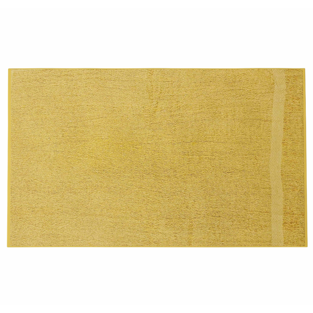 Badetuch „Yellow Economic Towel“. Badetücher, 60x35 cm, 100x45 cm. Leuchtend gelbes handtuch im minimalistischen badezimmer